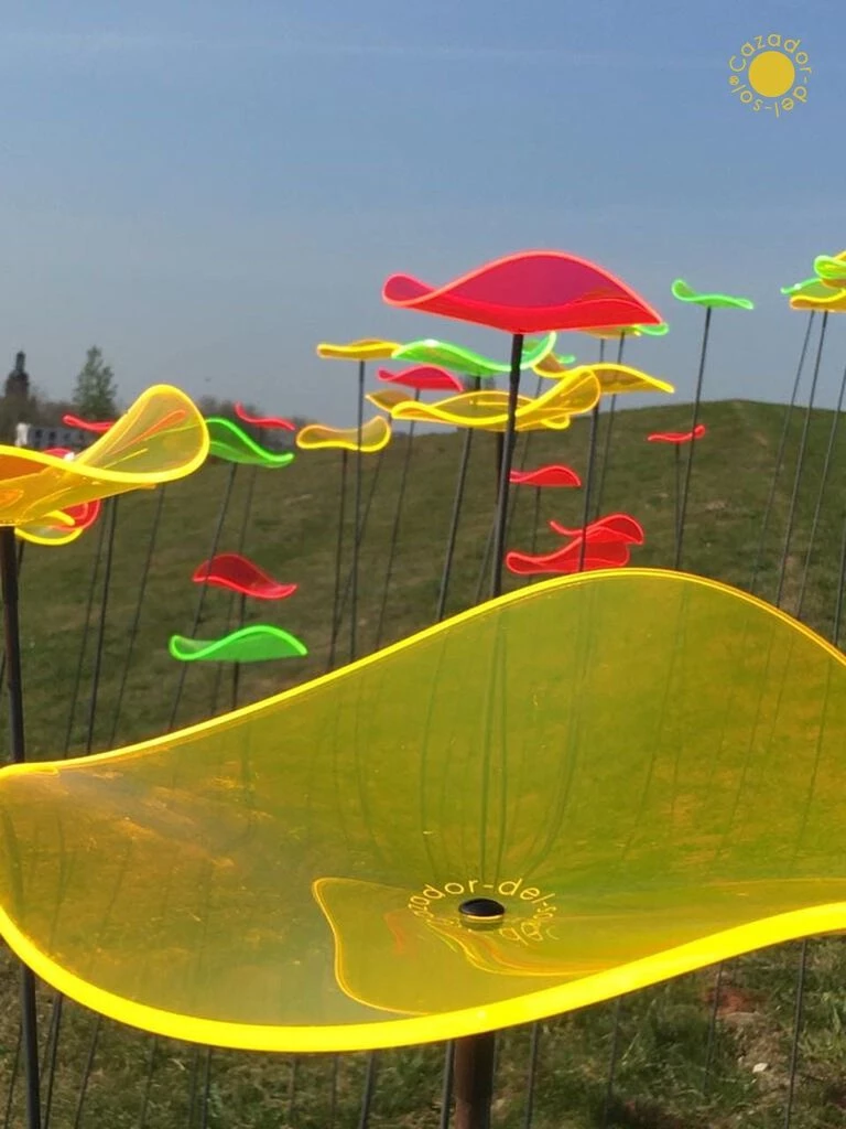 HausOfRex Suncatcher Flower In Colorful Acrylic By The Artist René Hildebrand 3 HausOfRex Suncatcher Flower In Colorful Acrylic By The Artist René Hildebrand