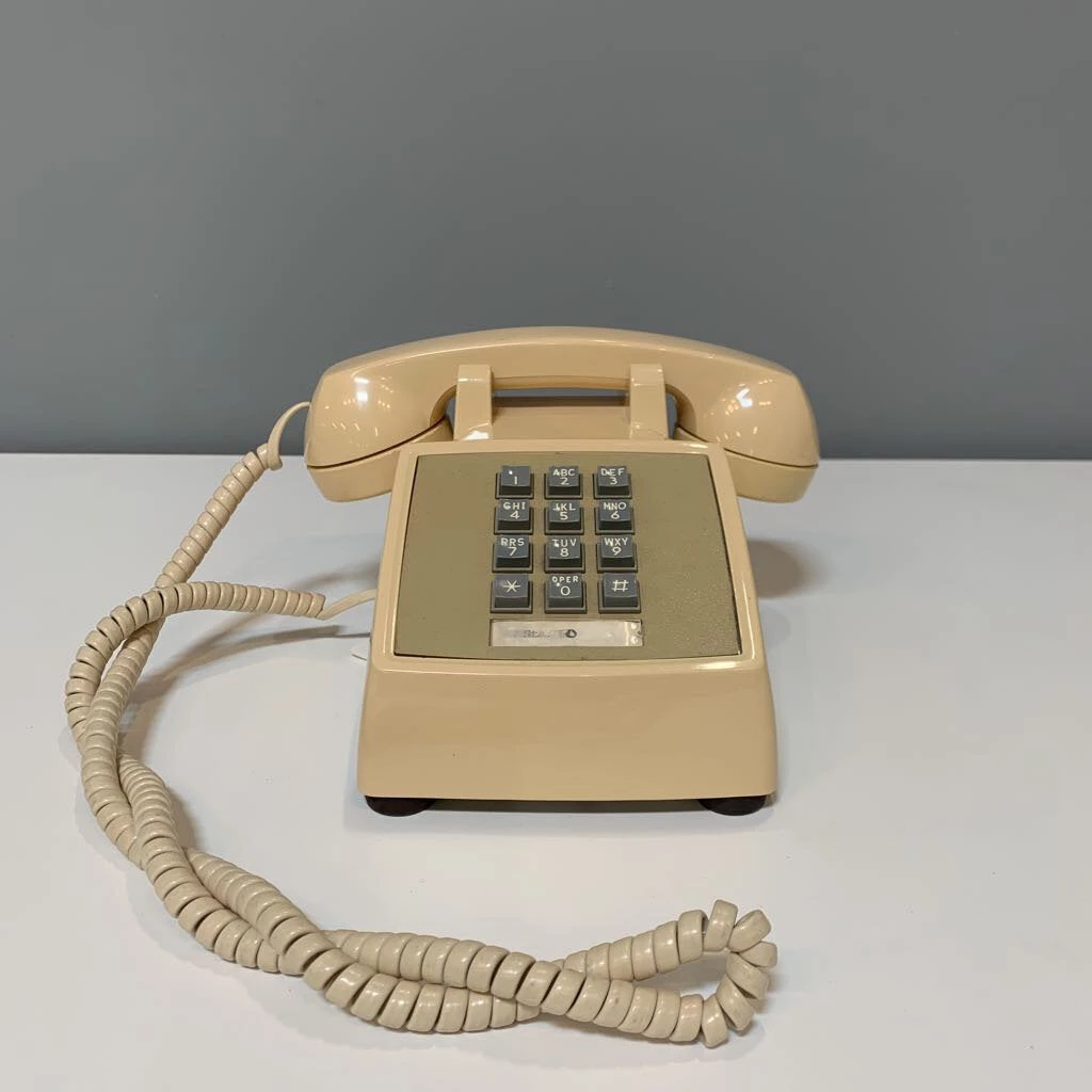 HausOfRex Looking Playing Loving Vintage Phone 1 HausOfRex Looking Playing Loving Vintage Phone