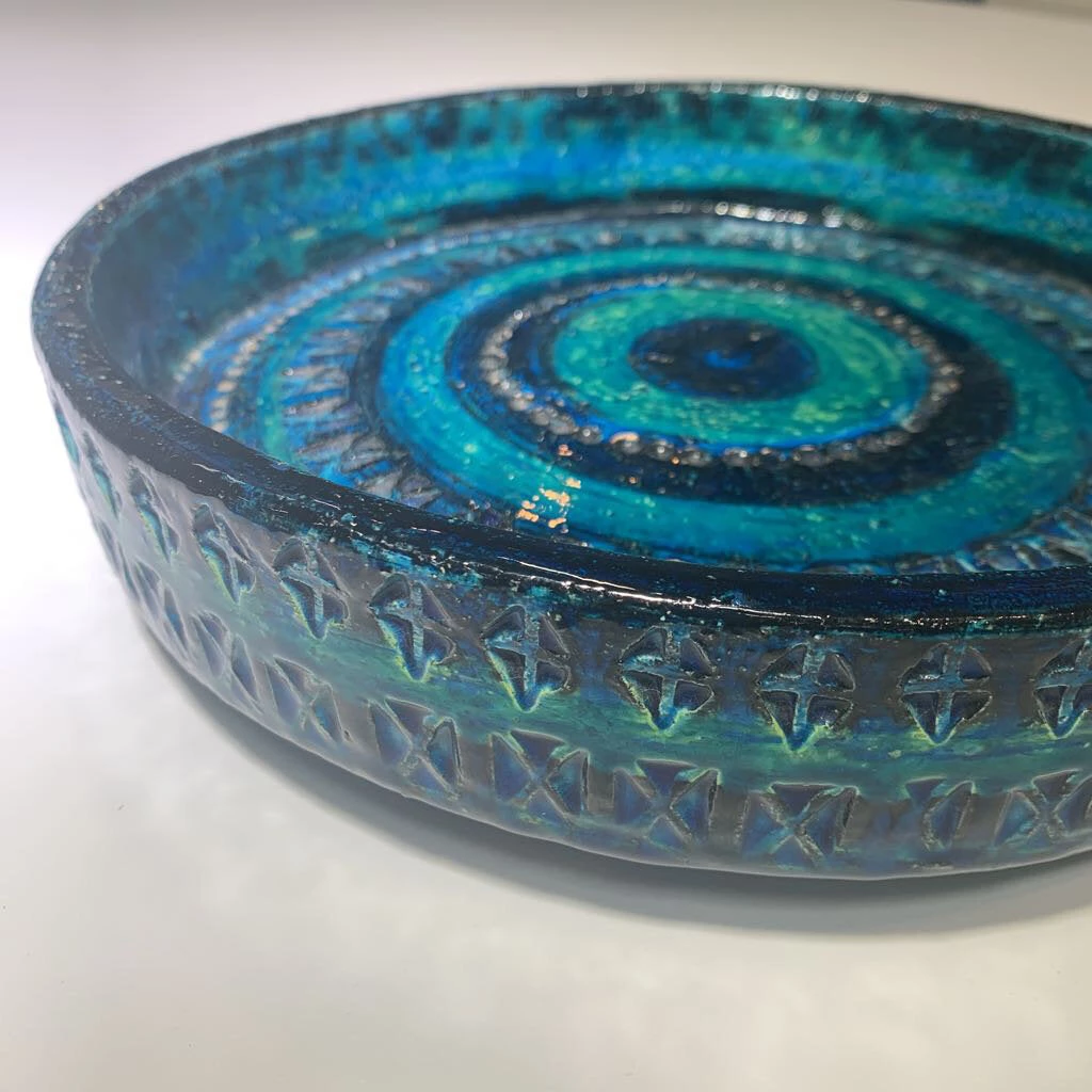 HausOfRex Looking Playing Loving Bitossi 'Rimini Blue' Large Ceramic Bowl By Aldo Londi (Italian) 3 HausOfRex Looking Playing Loving Bitossi 'Rimini Blue' Large Ceramic Bowl By Aldo Londi (Italian)